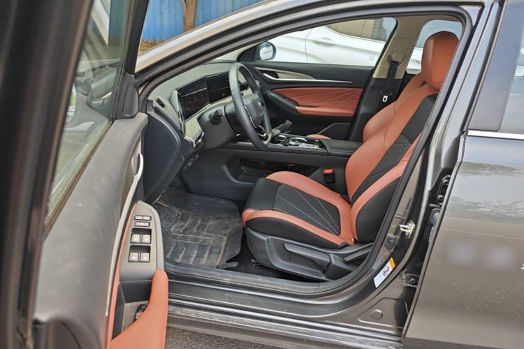 Used CHANGAN Eado 2023 Changan Edition PLUS Blue Whale NE 1.4T GDI DCT Prestige Version Driver Seat