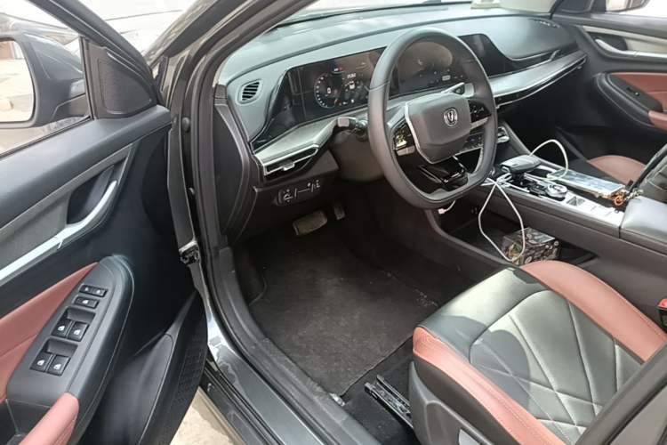 Used CHANGAN Eado 2023 Changan Edition PLUS Blue Whale NE 1.4T GDI DCT Prestige Version Driver Seat