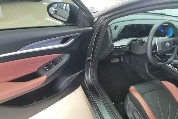 Used CHANGAN Eado 2023 Changan Edition PLUS Blue Whale NE 1.4T GDI DCT Prestige Version Driver Seat
