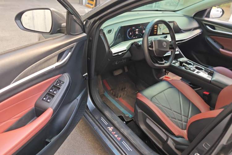 Used CHANGAN Eado 2023 Changan Edition PLUS Blue Whale NE 1.4T GDI DCT Prestige Version Driver Seat
