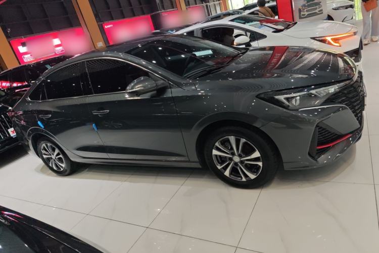 Used CHANGAN Eado 2023 Changan Edition PLUS Blue Whale NE 1.4T GDI DCT Prestige Version Exterior 3
