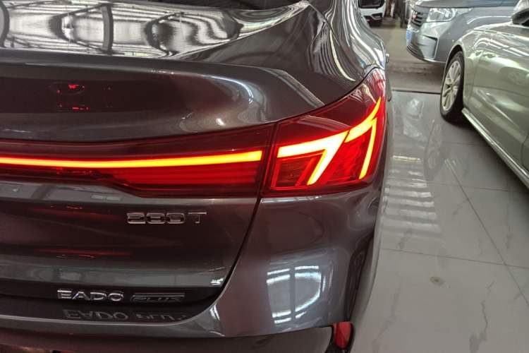 Used CHANGAN Eado 2023 Changan Edition PLUS Blue Whale NE 1.4T GDI DCT Prestige Version Exterior 3