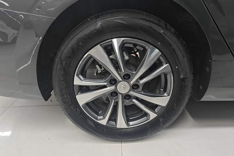 Used CHANGAN Eado 2023 Changan Edition PLUS Blue Whale NE 1.4T GDI DCT Prestige Version Exterior 3