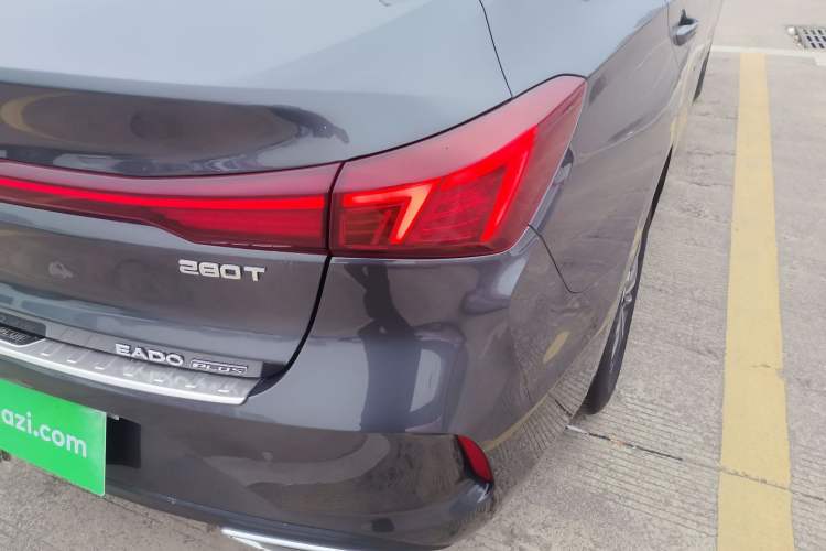 Used CHANGAN Eado 2023 Changan Edition PLUS Blue Whale NE 1.4T GDI DCT Prestige Version Exterior 3