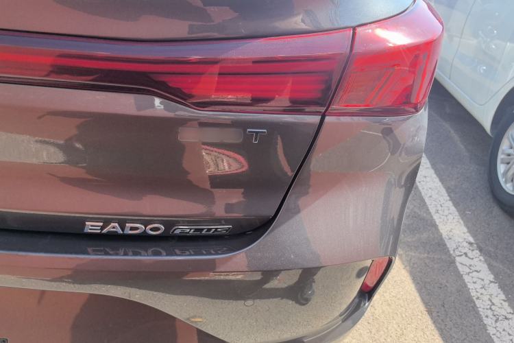 Used CHANGAN Eado 2023 Changan Edition PLUS Blue Whale NE 1.4T GDI DCT Prestige Version Exterior 3
