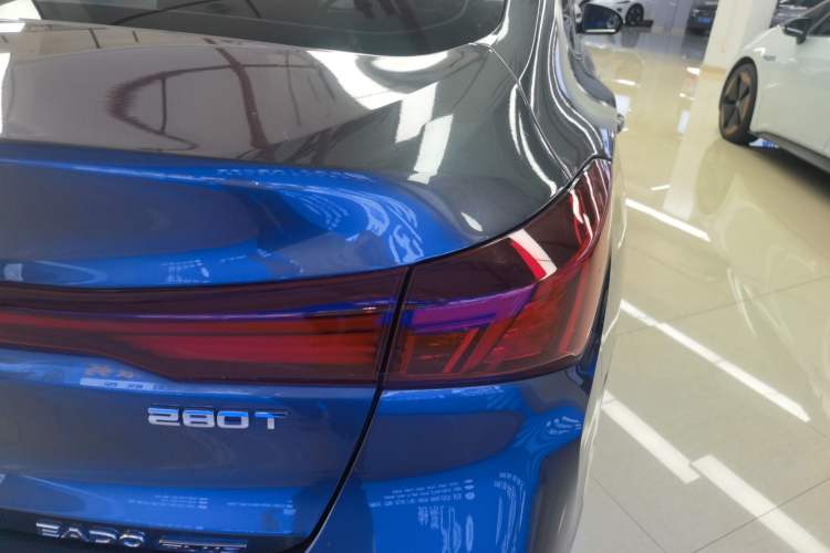 Used CHANGAN Eado 2023 Changan Edition PLUS Blue Whale NE 1.4T GDI DCT Prestige Version Exterior 3