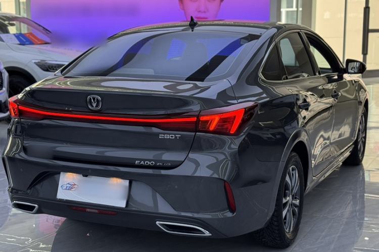 Used CHANGAN Eado 2023 Changan Edition PLUS Blue Whale NE 1.4T GDI DCT Prestige Version Exterior 4