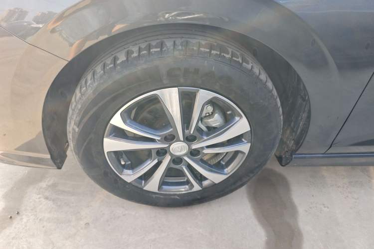 Used CHANGAN Eado 2023 Changan Edition PLUS Blue Whale NE 1.4T GDI DCT Prestige Version Exterior 4