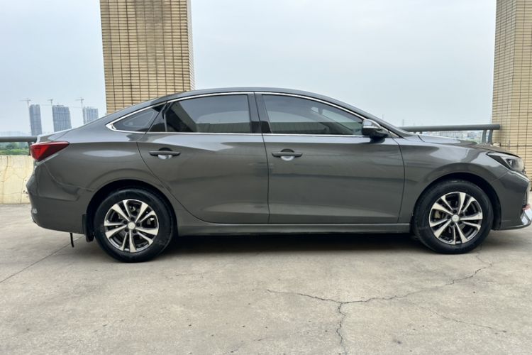 Used CHANGAN Eado 2023 Changan Edition PLUS Blue Whale NE 1.4T GDI DCT Prestige Version Exterior 4