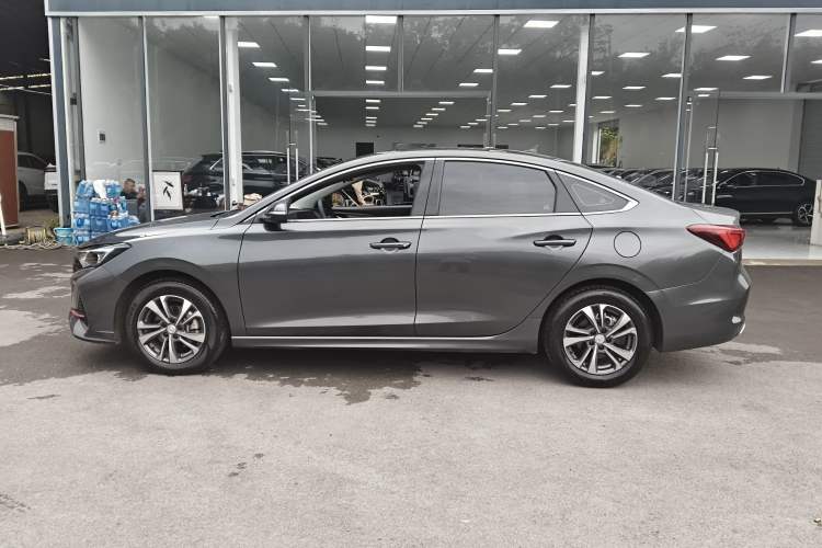 Used CHANGAN Eado 2023 Changan Edition PLUS Blue Whale NE 1.4T GDI DCT Prestige Version Exterior 5