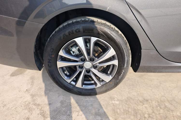 Used CHANGAN Eado 2023 Changan Edition PLUS Blue Whale NE 1.4T GDI DCT Prestige Version Exterior 5