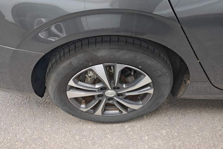 Used CHANGAN Eado 2023 Changan Edition PLUS Blue Whale NE 1.4T GDI DCT Prestige Version Exterior 5