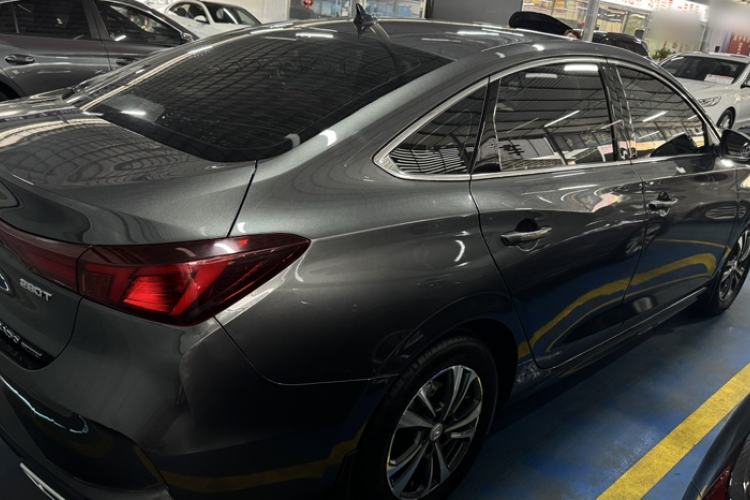 Used CHANGAN Eado 2023 Changan Edition PLUS Blue Whale NE 1.4T GDI DCT Prestige Version Exterior 5