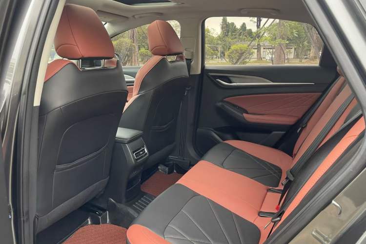 Used CHANGAN Eado 2023 Changan Edition PLUS Blue Whale NE 1.4T GDI DCT Prestige Version Exterior 6