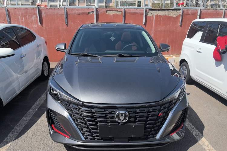 Used CHANGAN Eado 2023 Changan Edition PLUS Blue Whale NE 1.4T GDI DCT Prestige Version Front