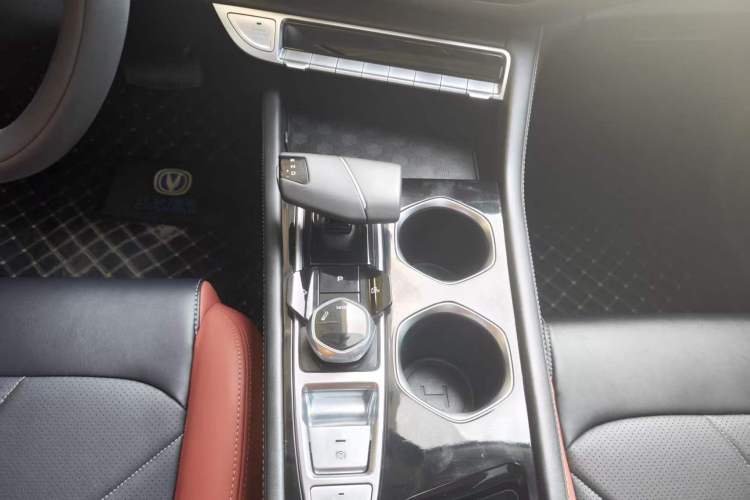 Used CHANGAN Eado 2023 Changan Edition PLUS Blue Whale NE 1.4T GDI DCT Prestige Version Gear Lever