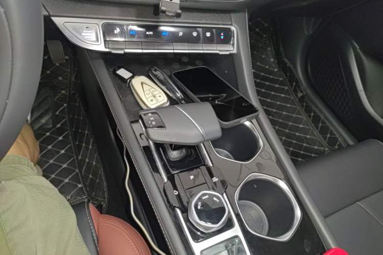Used CHANGAN Eado 2023 Changan Edition PLUS Blue Whale NE 1.4T GDI DCT Prestige Version Gear Lever