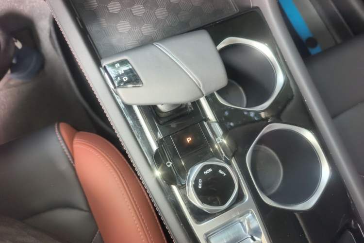 Used CHANGAN Eado 2023 Changan Edition PLUS Blue Whale NE 1.4T GDI DCT Prestige Version Gear Lever