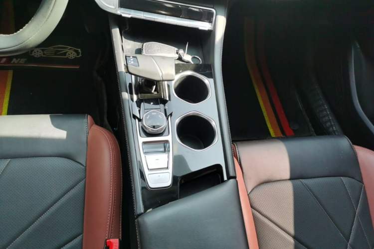 Used CHANGAN Eado 2023 Changan Edition PLUS Blue Whale NE 1.4T GDI DCT Prestige Version Gear Lever