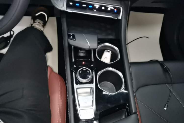 Used CHANGAN Eado 2023 Changan Edition PLUS Blue Whale NE 1.4T GDI DCT Prestige Version Gear Lever