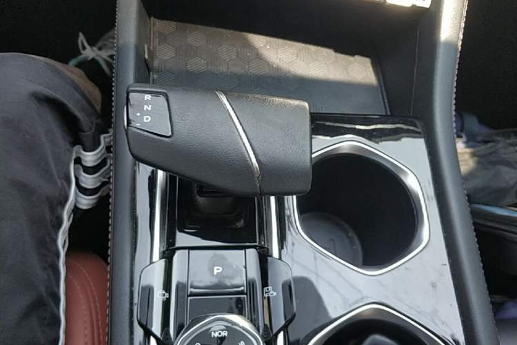 Used CHANGAN Eado 2023 Changan Edition PLUS Blue Whale NE 1.4T GDI DCT Prestige Version Gear Lever