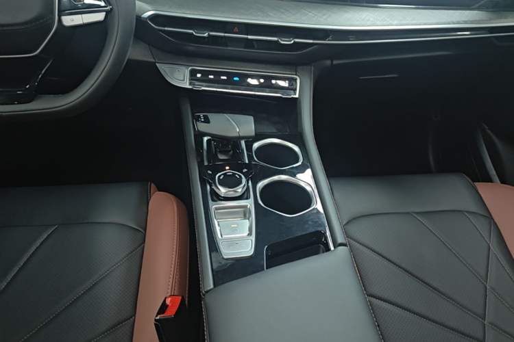 Used CHANGAN Eado 2023 Changan Edition PLUS Blue Whale NE 1.4T GDI DCT Prestige Version Gear Lever