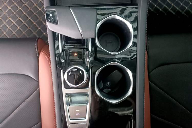 Used CHANGAN Eado 2023 Changan Edition PLUS Blue Whale NE 1.4T GDI DCT Prestige Version Gear Lever
