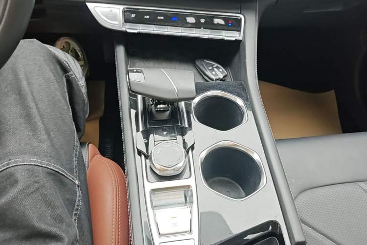 Used CHANGAN Eado 2023 Changan Edition PLUS Blue Whale NE 1.4T GDI DCT Prestige Version Gear Lever