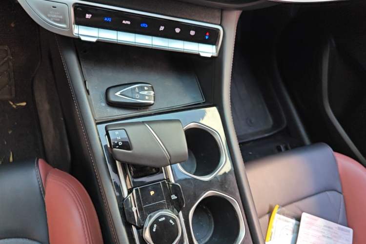 Used CHANGAN Eado 2023 Changan Edition PLUS Blue Whale NE 1.4T GDI DCT Prestige Version Gear Lever