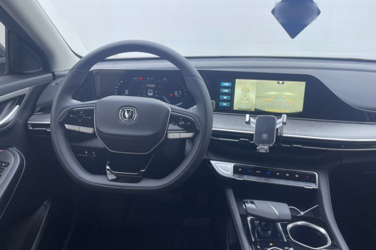 Used CHANGAN Eado 2023 Changan Edition PLUS Blue Whale NE 1.4T GDI DCT Prestige Version Interior 1