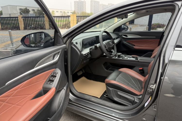 Used CHANGAN Eado 2023 Changan Edition PLUS Blue Whale NE 1.4T GDI DCT Prestige Version Interior 12