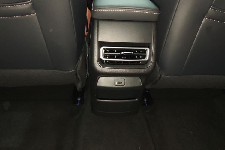 Used CHANGAN Eado 2023 Changan Edition PLUS Blue Whale NE 1.4T GDI DCT Prestige Version Interior 2