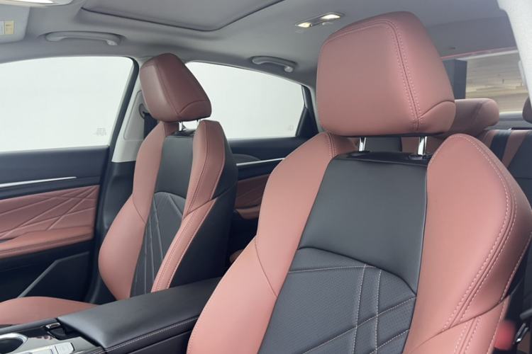 Used CHANGAN Eado 2023 Changan Edition PLUS Blue Whale NE 1.4T GDI DCT Prestige Version Interior 3