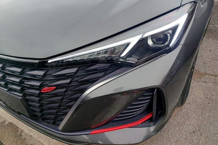 Used CHANGAN Eado 2023 Changan Edition PLUS Blue Whale NE 1.4T GDI DCT Prestige Version Left Front Headlight