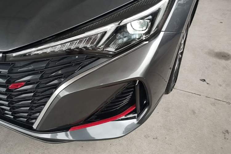 Used CHANGAN Eado 2023 Changan Edition PLUS Blue Whale NE 1.4T GDI DCT Prestige Version Left Front Headlight
