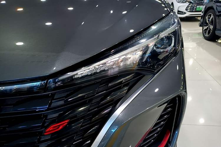 Used CHANGAN Eado 2023 Changan Edition PLUS Blue Whale NE 1.4T GDI DCT Prestige Version Left Front Headlight