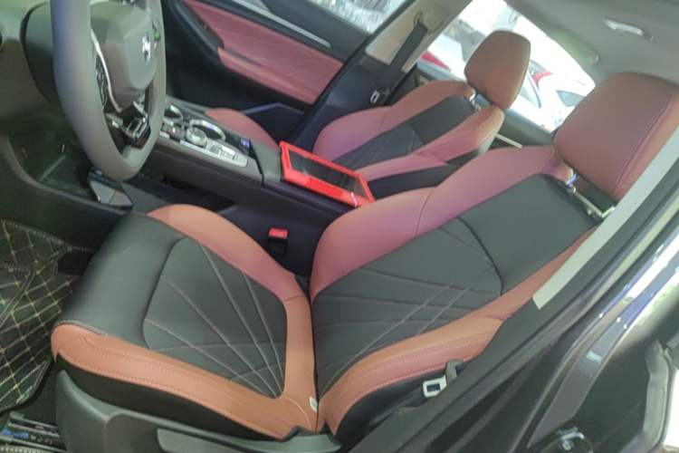 Used CHANGAN Eado 2023 Changan Edition PLUS Blue Whale NE 1.4T GDI DCT Prestige Version Left Front Seat