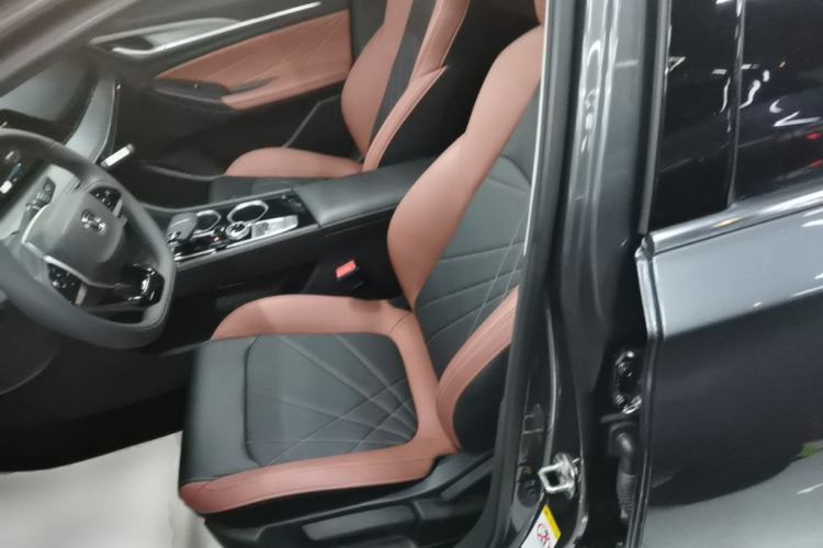 Used CHANGAN Eado 2023 Changan Edition PLUS Blue Whale NE 1.4T GDI DCT Prestige Version Left Front Seat