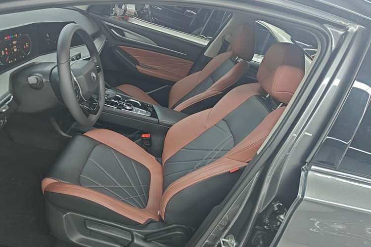 Used CHANGAN Eado 2023 Changan Edition PLUS Blue Whale NE 1.4T GDI DCT Prestige Version Left Front Seat