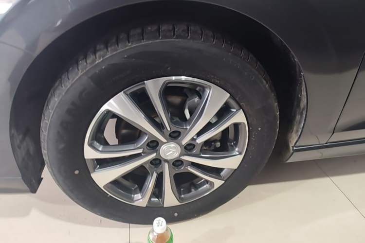 Used CHANGAN Eado 2023 Changan Edition PLUS Blue Whale NE 1.4T GDI DCT Prestige Version Left Front Wheel Hub