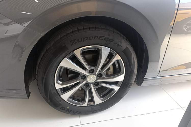 Used CHANGAN Eado 2023 Changan Edition PLUS Blue Whale NE 1.4T GDI DCT Prestige Version Left Front Wheel Hub