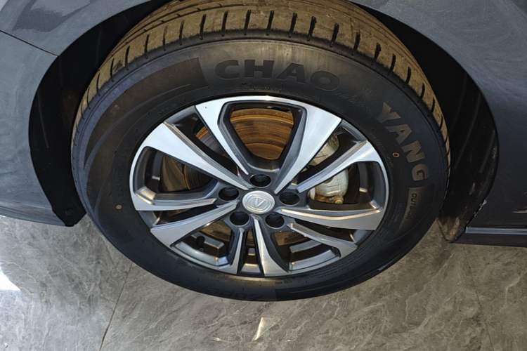 Used CHANGAN Eado 2023 Changan Edition PLUS Blue Whale NE 1.4T GDI DCT Prestige Version Left Front Wheel Hub