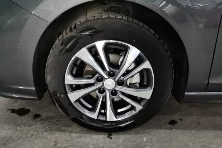 Used CHANGAN Eado 2023 Changan Edition PLUS Blue Whale NE 1.4T GDI DCT Prestige Version Left Front Wheel Hub
