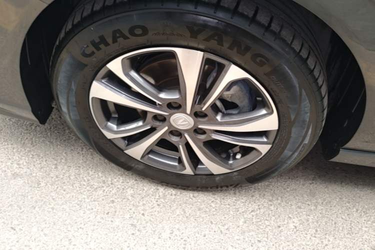 Used CHANGAN Eado 2023 Changan Edition PLUS Blue Whale NE 1.4T GDI DCT Prestige Version Left Front Wheel Hub