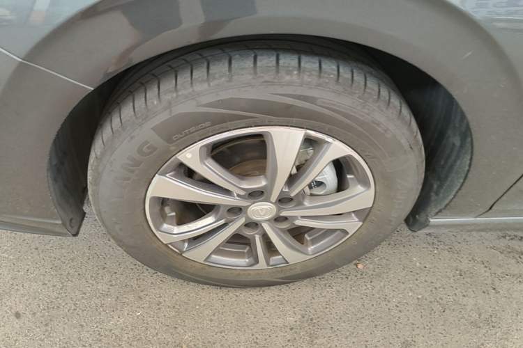 Used CHANGAN Eado 2023 Changan Edition PLUS Blue Whale NE 1.4T GDI DCT Prestige Version Left Front Wheel Hub