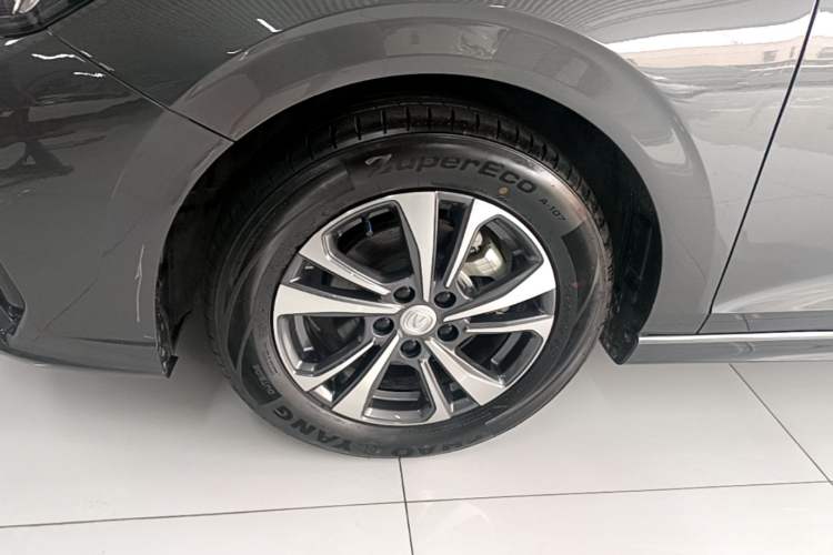 Used CHANGAN Eado 2023 Changan Edition PLUS Blue Whale NE 1.4T GDI DCT Prestige Version Left Front Wheel Hub