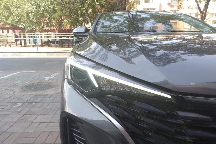 Used CHANGAN Eado 2023 Changan Edition PLUS Blue Whale NE 1.4T GDI DCT Prestige Version Right Front Headlight