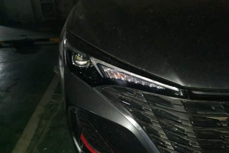 Used CHANGAN Eado 2023 Changan Edition PLUS Blue Whale NE 1.4T GDI DCT Prestige Version Right Front Headlight
