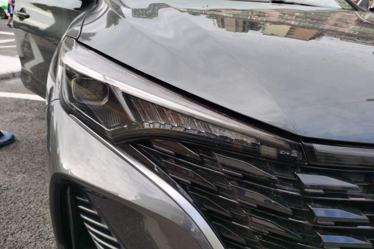Used CHANGAN Eado 2023 Changan Edition PLUS Blue Whale NE 1.4T GDI DCT Prestige Version Right Front Headlight