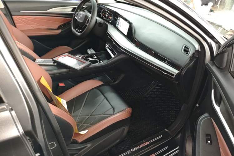 Used CHANGAN Eado 2023 Changan Edition PLUS Blue Whale NE 1.4T GDI DCT Prestige Version Right Front Seat